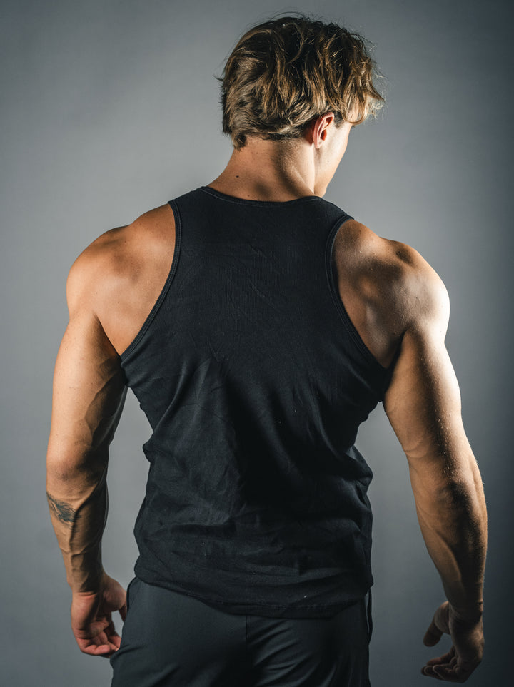 Svart Essentials Tank Top