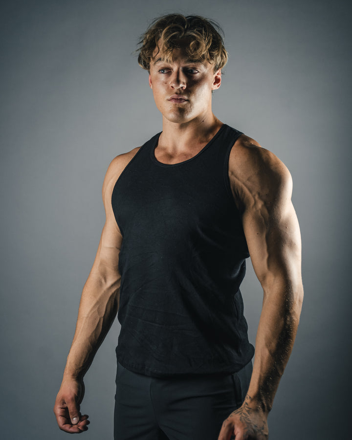 Svart Essentials Tank Top